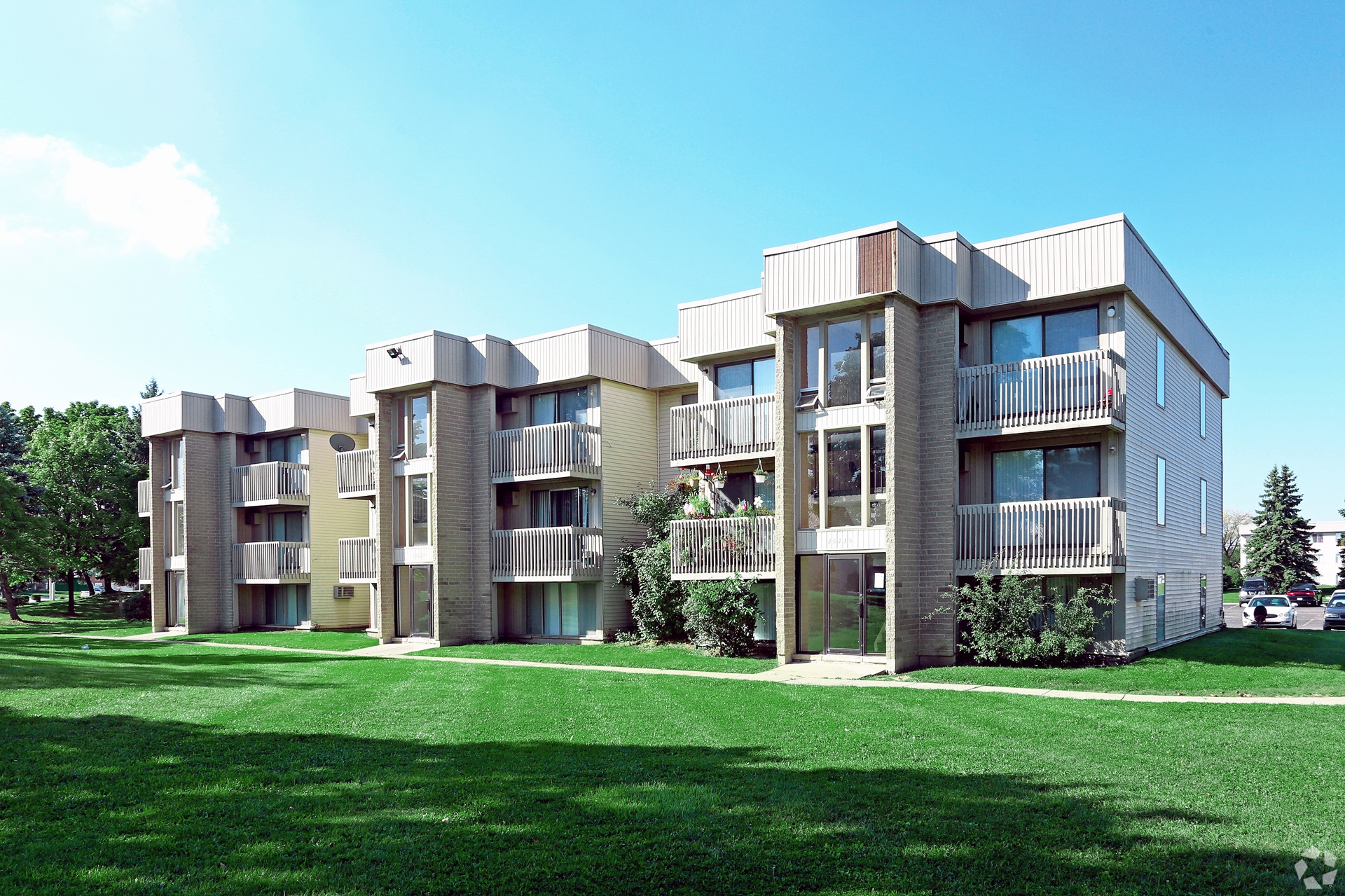 Peachtree Apartments community in Clinton Township Michigan