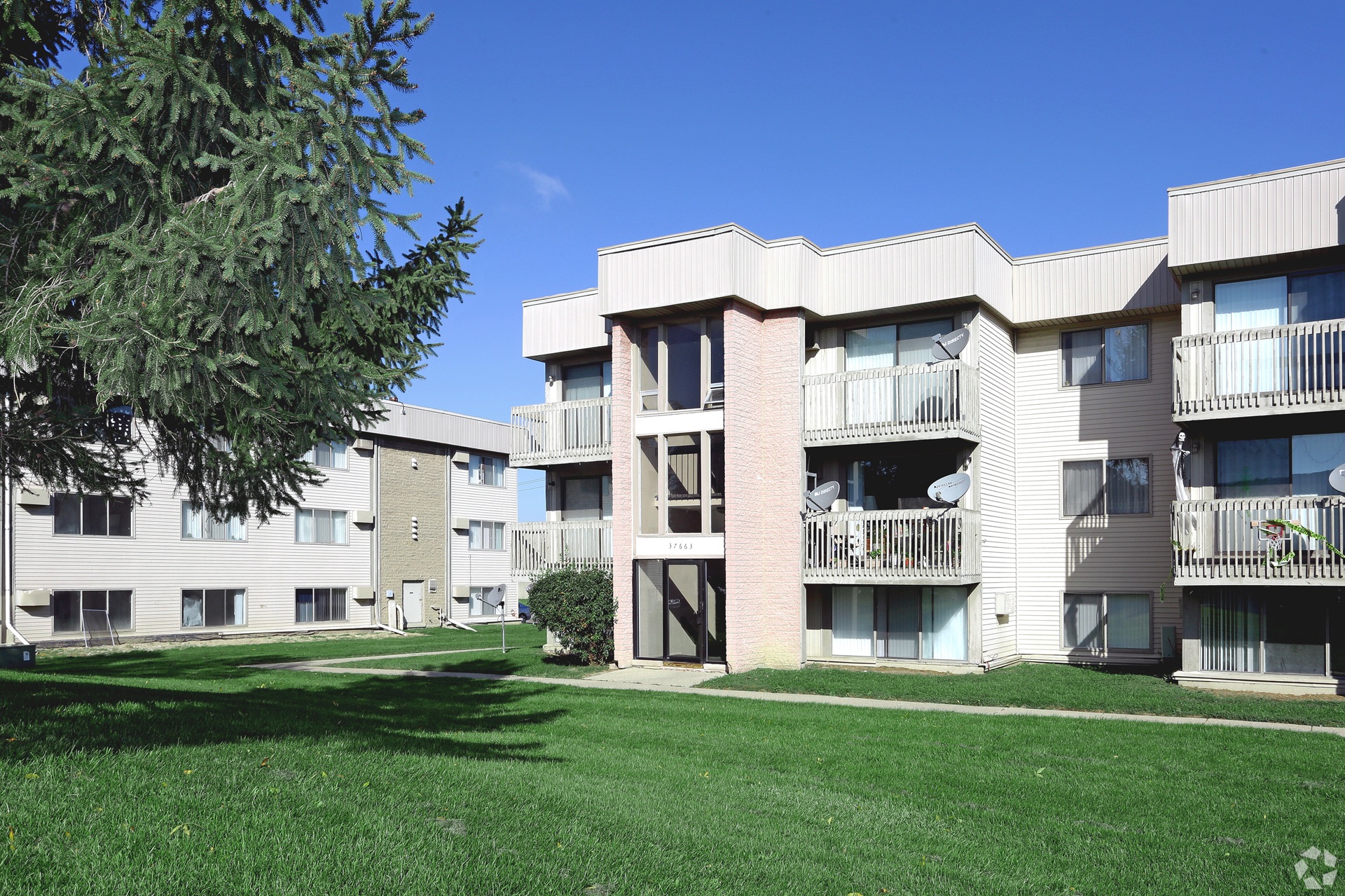 Peachtree Apartments office in Clinton Township Michigan